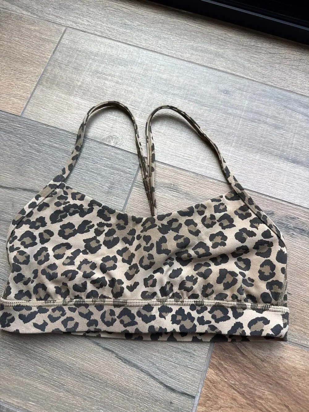 Lululemon Flow Y Bra Leopard Print Size 6 Nulu Light Support Yoga Bra